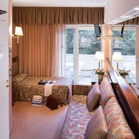 Hotel Astro Линяно Сабиадоро Екстериор снимка