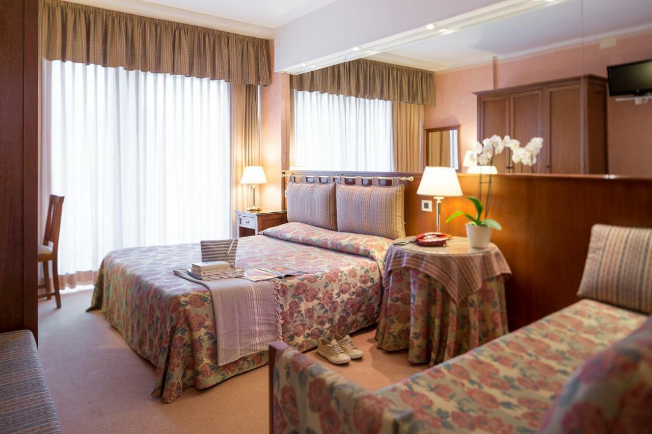 Hotel Astro Линяно Сабиадоро Екстериор снимка