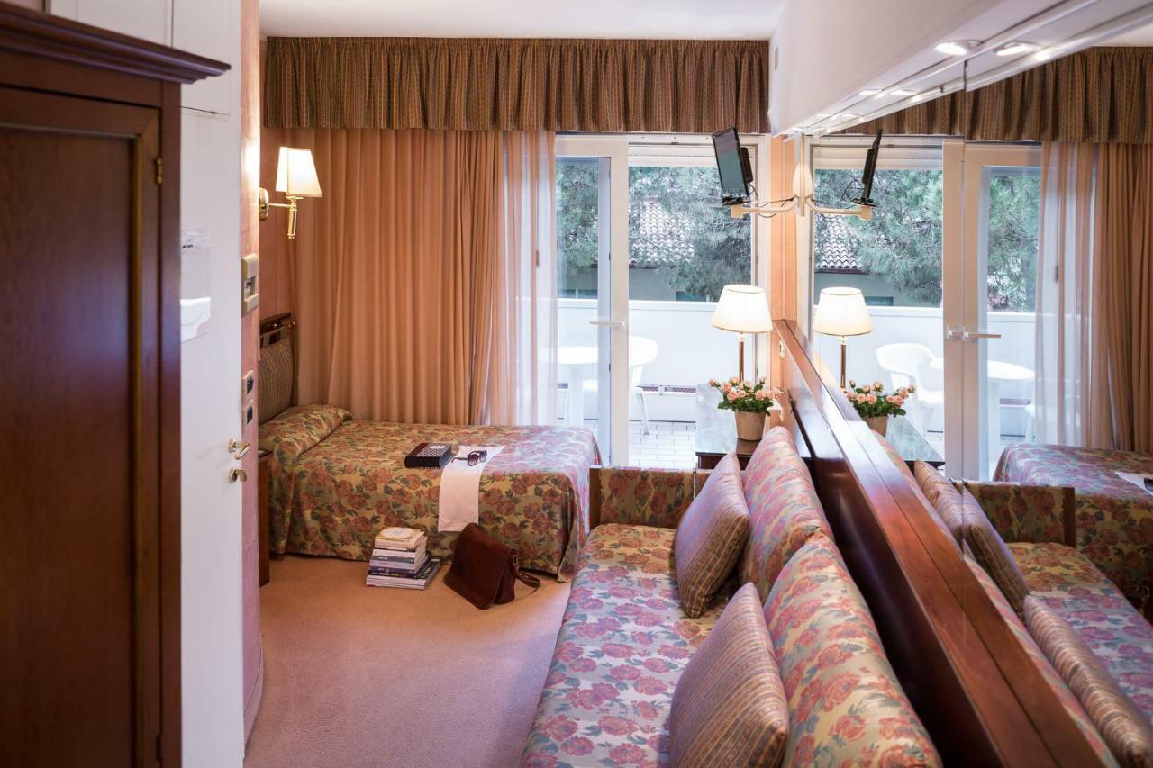 Hotel Astro Линяно Сабиадоро Екстериор снимка